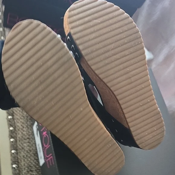 Corkys Black Wedge Sandals with Tan Sole - Picture 3 of 8